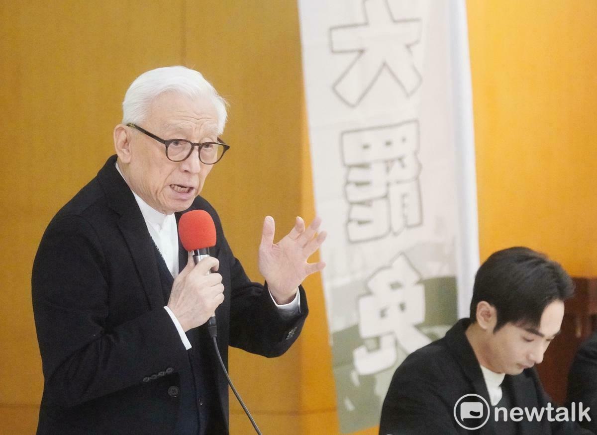 曹興誠表示，意圖幫中共消滅中華民國的投共幫盤據國會，推出的法案「條條都想要中華民國的命」，不能再袖手旁觀，「罷免需要所有可能的支持」。 圖：張良一/攝（資料照）