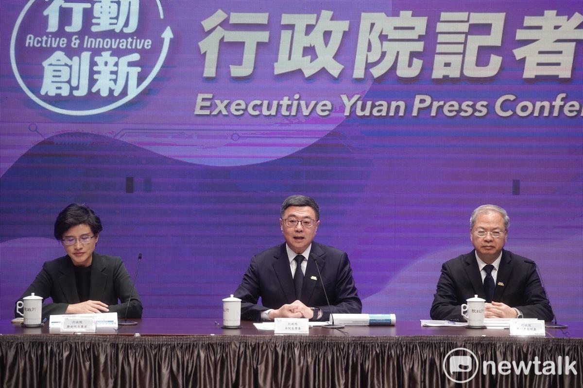 行政院長卓榮泰今（23）天在行政院記者會中，指控國、眾兩黨刪減中央政府總預算案，造成各部會施政困難，也影響到民眾權益。 圖：張良一/攝
