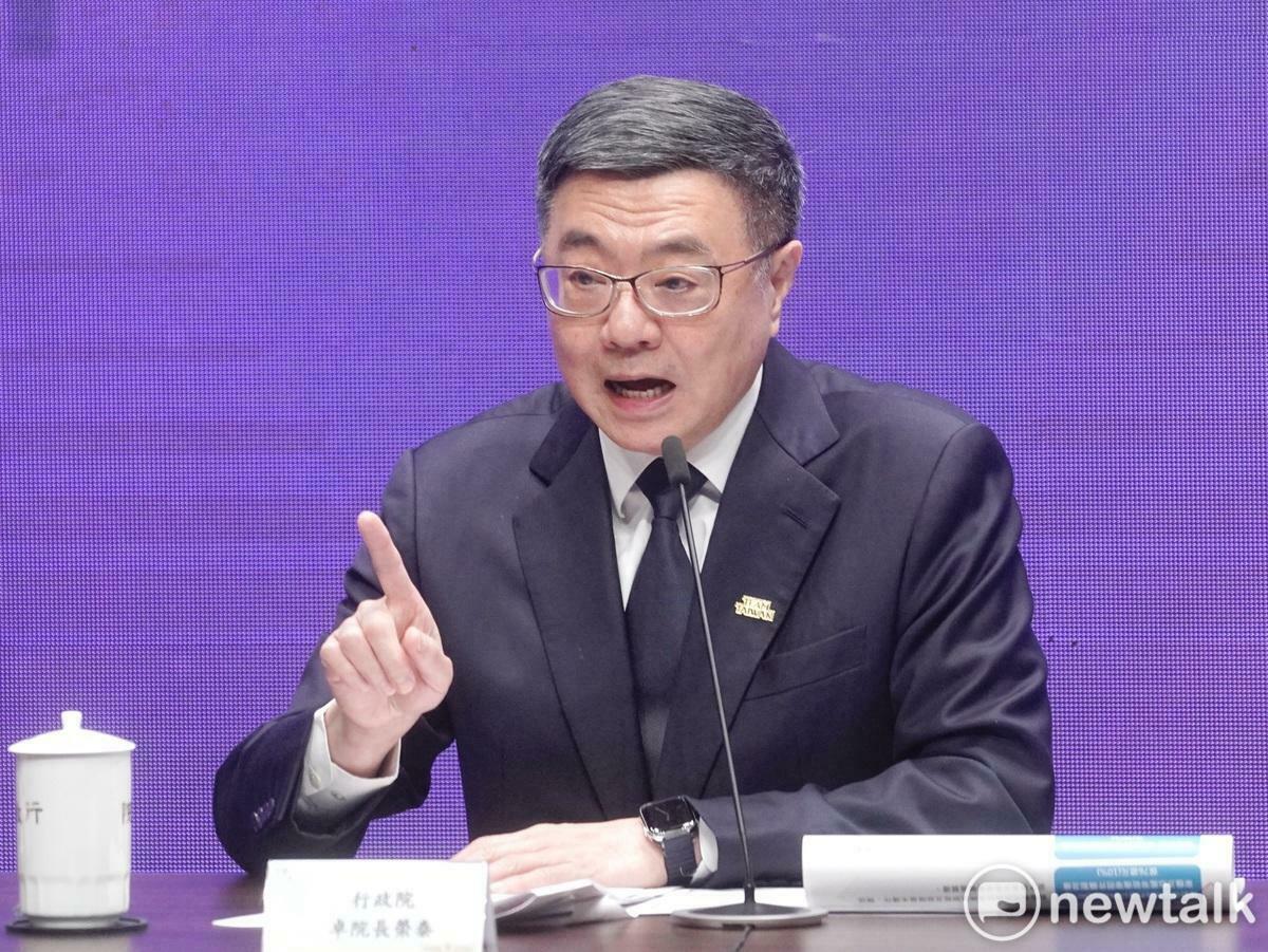 行政院長卓榮泰今（23）天在行政院記者會中，指控國、眾兩黨刪減中央政府總預算案，造成各部會施政困難，也影響到民眾權益。 圖：張良一/攝
