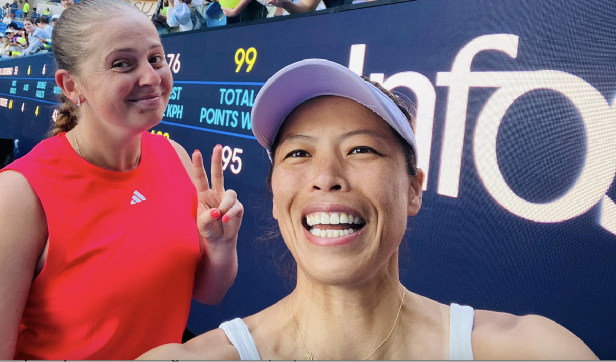 台灣「網球一姐」謝淑薇今（26）日與拉脫維亞搭檔奧斯塔朋科（Jelena Ostapenko）在澳網女雙冠軍戰以 2：6、7：6、3：6 落敗，無緣完成澳網女雙衛冕。 圖：謝淑薇粉專FB