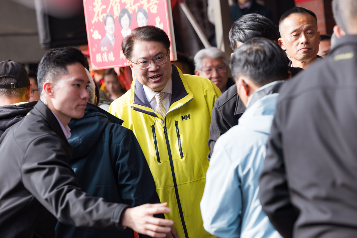 民進黨秘書長林右昌現身萬里昭靈宮。 圖：總統府提供