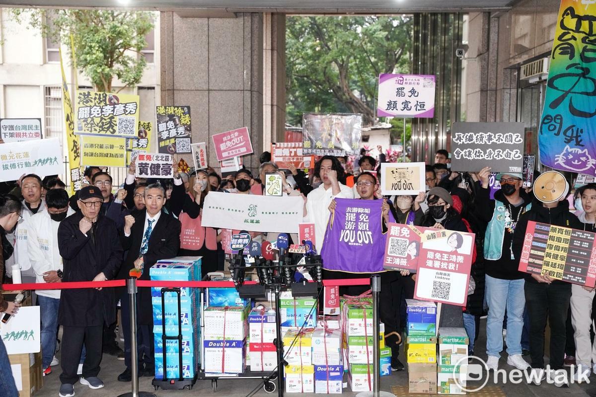 大罷免潮來臨，楊斯棓表示，罷免一役不是民進黨跟「討厭民進黨」的拉鋸，而是「殲滅共產黨」跟「跪舔共產黨」的角力。 圖：張良一／攝（資料照）