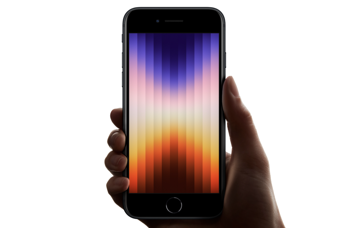 ▲蘋果計劃近期要推出 iPhone SE 4，《彭博》指出預計最快下週將在官網亮相，同時二月底前正式開賣。 圖：截自蘋果官網