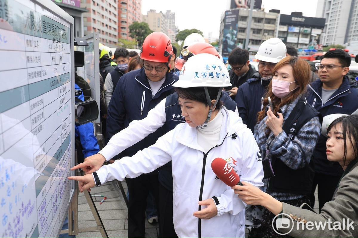台中新光三越爆炸案, 氣爆, 盧秀親自到現場了解搜救狀況。 圖：台中市政府提供