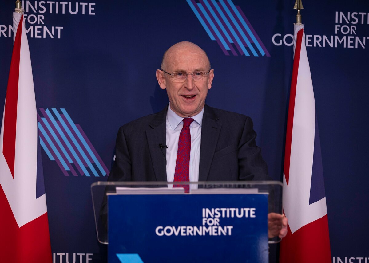 英國國防大臣約翰 · 希利（John Healey）今日宣布，為了確保烏克蘭具備抵禦俄軍侵略的能力，英國將聯合挪威向烏克蘭提供價值約 4.5 億英鎊的軍事援助，北約組織也透過官方 X 帳號表達對該決定的支持。 圖:擷自X帳號@instituteforgov