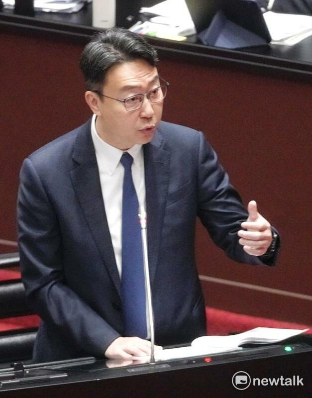 立委莊瑞雄呼籲，台鐵應研議專屬優惠方案，或考慮對花東居民不予調漲。對此，交通部長陳世凱回應，台鐵針對長程已採遞遠遞減。 圖：張良一／攝