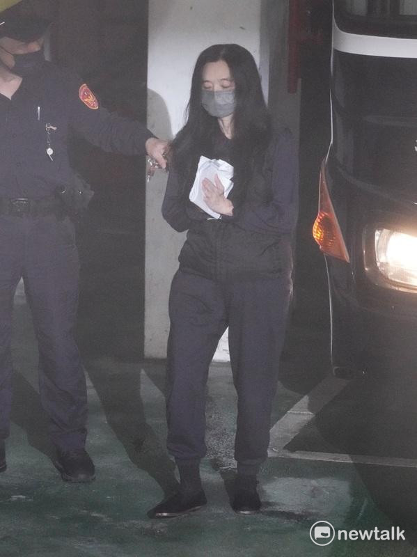 在押的台北市議員應曉薇到台北地方法院出庭。 圖：張良一 / 攝