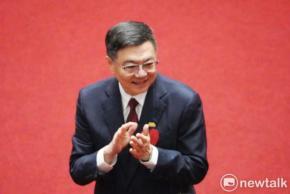 今天是38婦女節，列席立法院院會的行政院長卓榮泰在議場內向副院長鄭麗君、女性閣員和民進黨女性立委鼓掌致意。 圖：張良一/攝