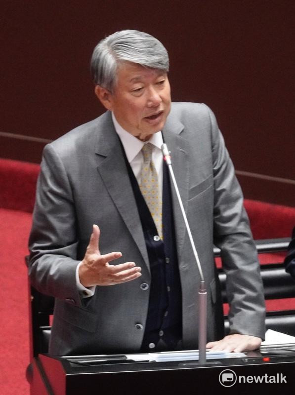 經濟部長郭智輝今（18）日在立法院院會備詢。 圖：張良一/攝
