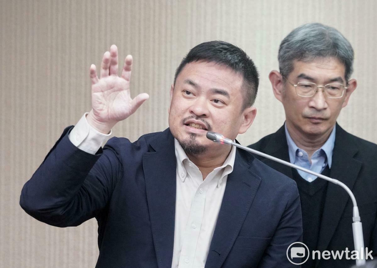 勞動部長洪申翰在立院社福及衛環委員會備詢。 圖：張良一/攝