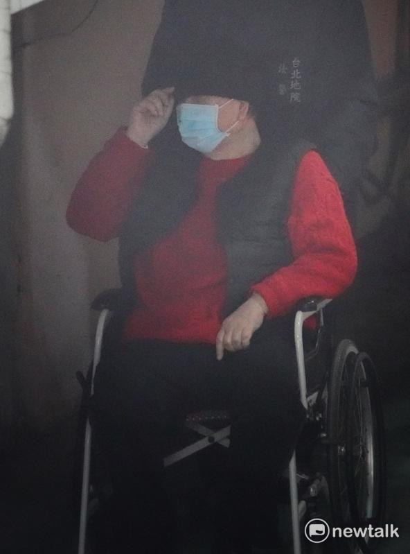 前威京集團主席沈慶京被送往台北地方法院出庭。 圖：張良一/攝