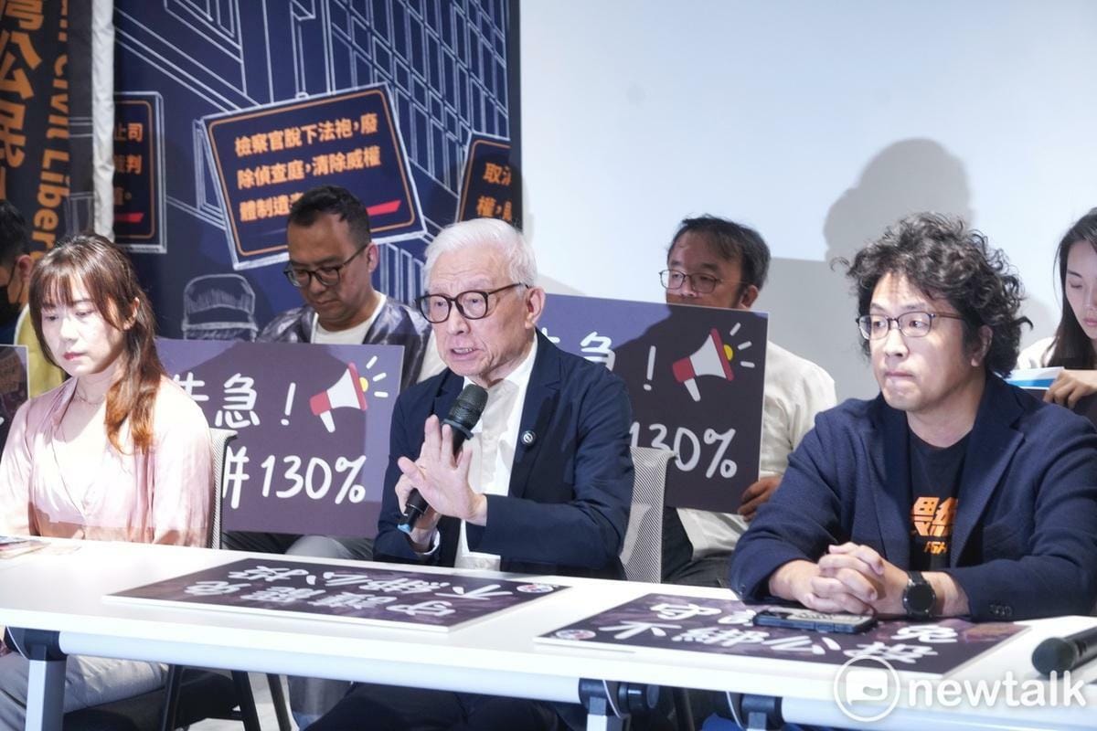 聯電共同創辦人曹興誠（圖中）力挺立委沈伯洋（圖右一）代表民進黨參選台北市長。 圖：張良一/攝（資料照）