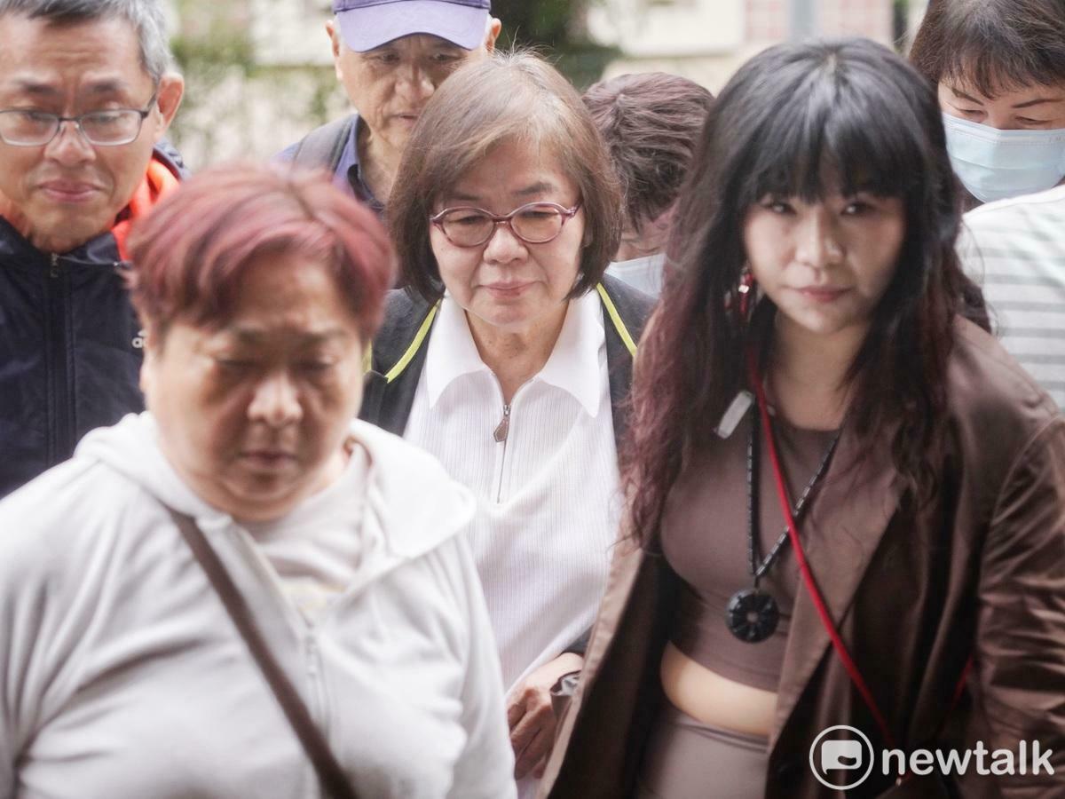 台北地檢署偵辦罷免立委不實提議書案抗告成功，北院今（25）早再開羈押庭。圖為國民黨台北市黨部主委黃呂錦茹到北院出庭。 圖：張良一 / 攝