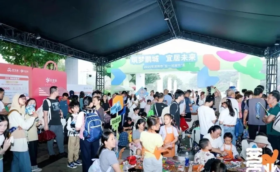 五一連假人潮不減，但是中國百姓消費力不比以往。 圖 : 翻攝自景觀新聞