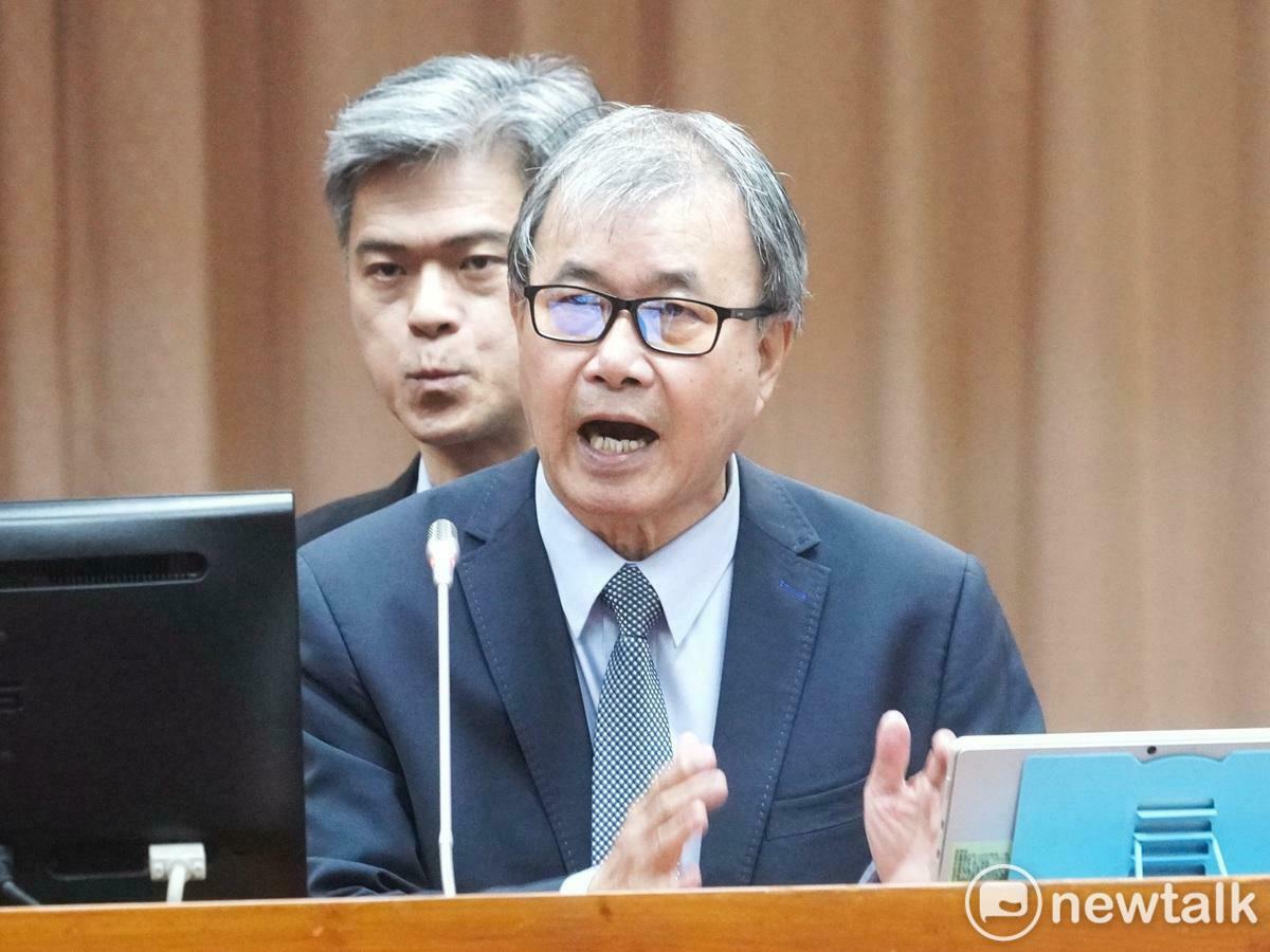 遭點名應下台，教育部長鄭英耀。表示期許自己能「進退優雅、進退雍容」，並將信守此原則。 圖：張良一/攝（資料照片）