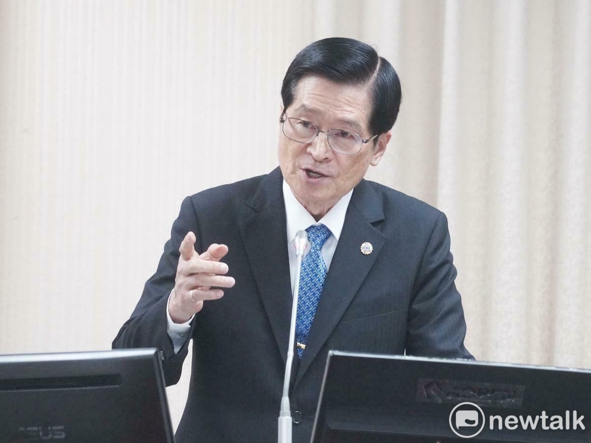 退撫會主委嚴德發在立院外交及國防委員會備詢。 圖：張良一/攝