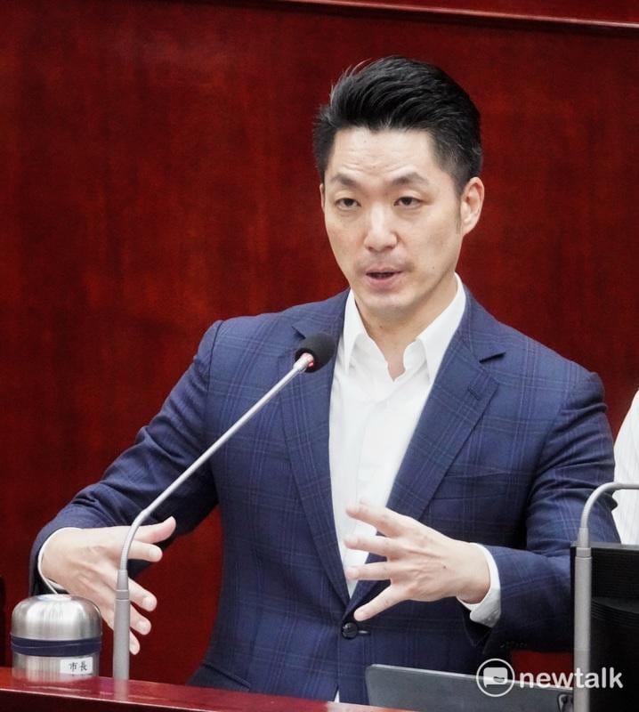 張文潔質詢「四獸山是哪四座」，蔣萬安答不出來，瞄了桌上的平板才說出答案，網友狠酸，「連這題都要 『殷瑋答』」，律師林智群更是一句話酸爆。 圖：張良一 / 攝（資料照）