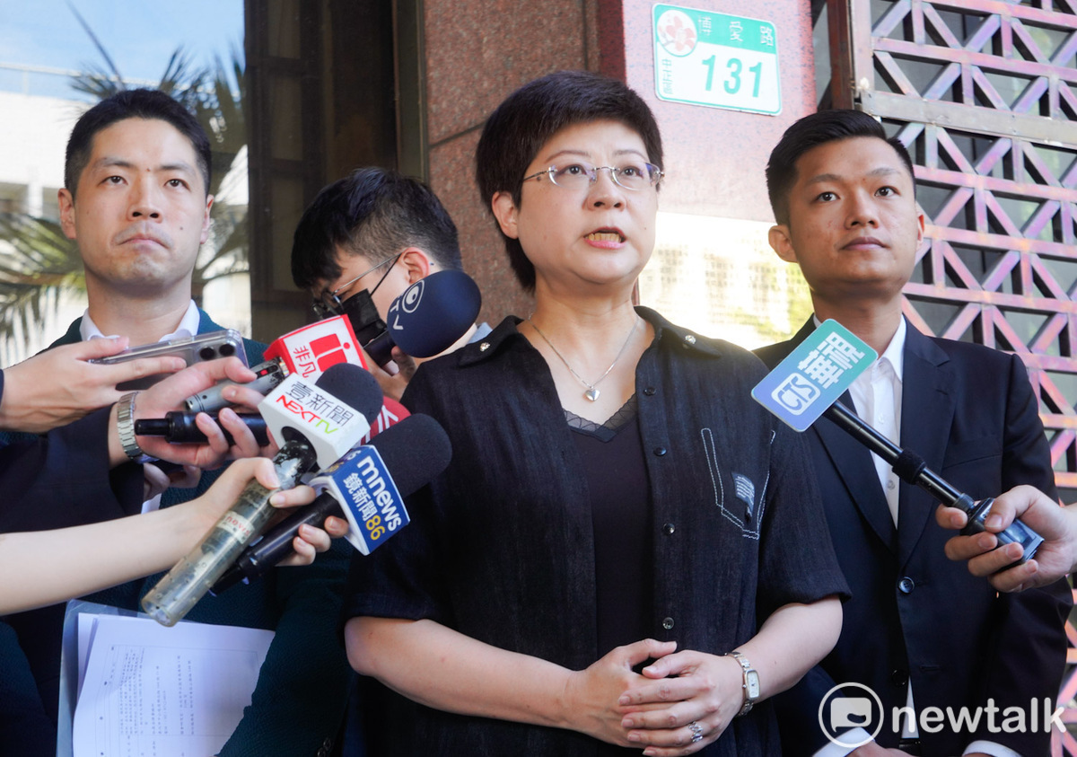 林志潔（中）透露，鄭正鈐謝票時，竟跑到她服務處狂喊「大罷免大失敗」，痛批此行為如幼兒園的孩童。 圖：張良一/攝（資料照）