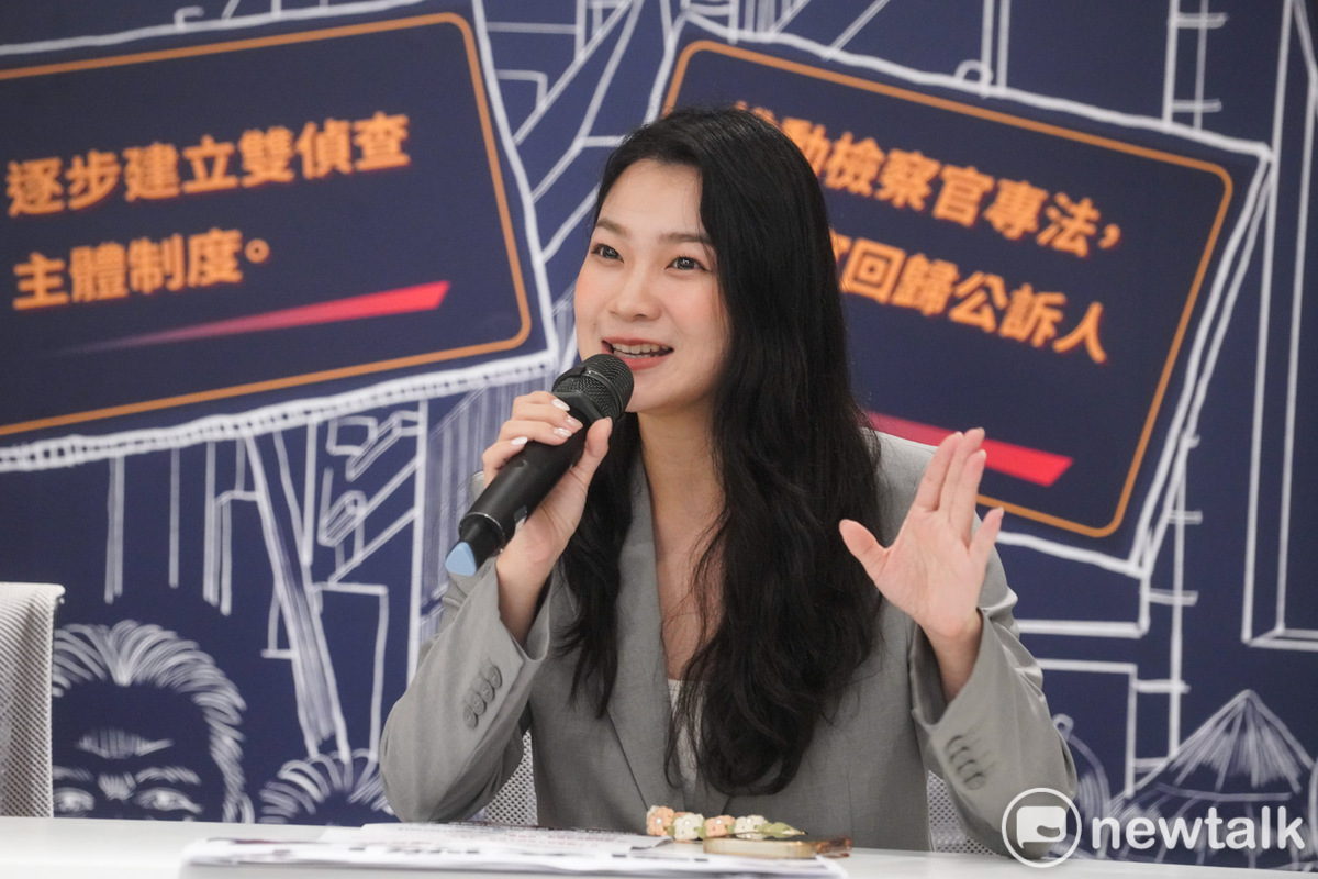 罷團代表阿美、婷婷和Molly等人今（19）天舉行「這還不是親共？藍委劍指內國法化假和平真侵略」記者會。 圖：張良一／攝（資料照）