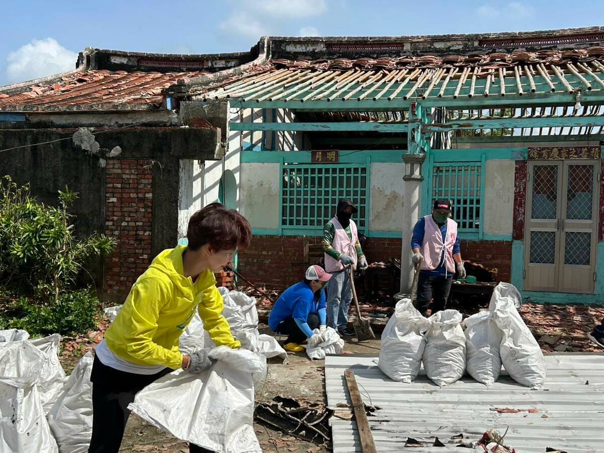 陳亭妃今日痛批電信業者反應慢半拍，受災戶至今無網路可用。 圖：翻攝陳亭妃臉書