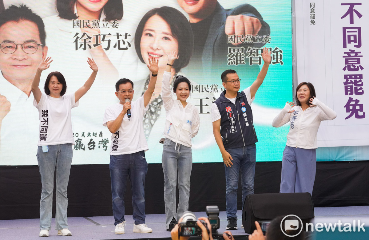 國民黨立委王鴻薇、賴士葆、徐巧芯、羅智強和李彥秀出席台灣民眾黨在民進黨中央黨部前的北平東路舉辦的「720民主起義 反罷要贏 台灣要贏」造勢活動。 圖：張良一/攝