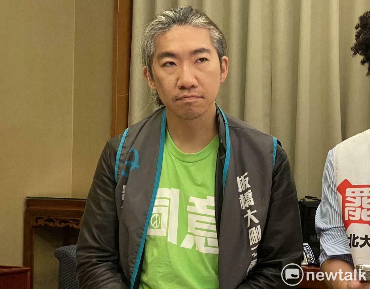 醫界與法律界今（22）日在立法院中興會館舉行聯合記者會「罷免是民主護國的行動，是制度修復的正當力量」，圖是出席者史書華 圖：林朝億/攝