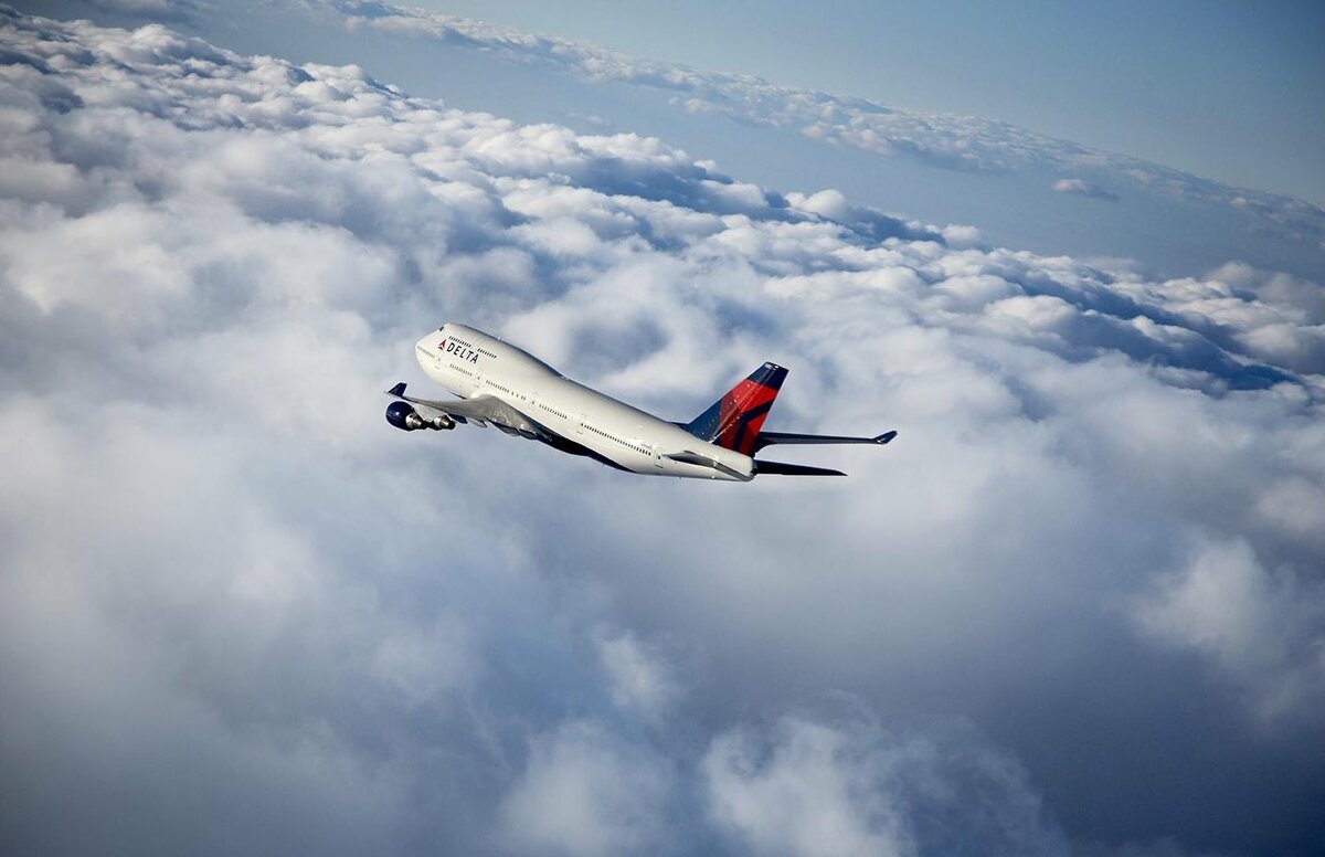 美國達美航空（Delta Air Lines）波音 747遇到亂流，緊急迫降造成 25 人受傷。 圖：翻攝自@FlyPanAm
