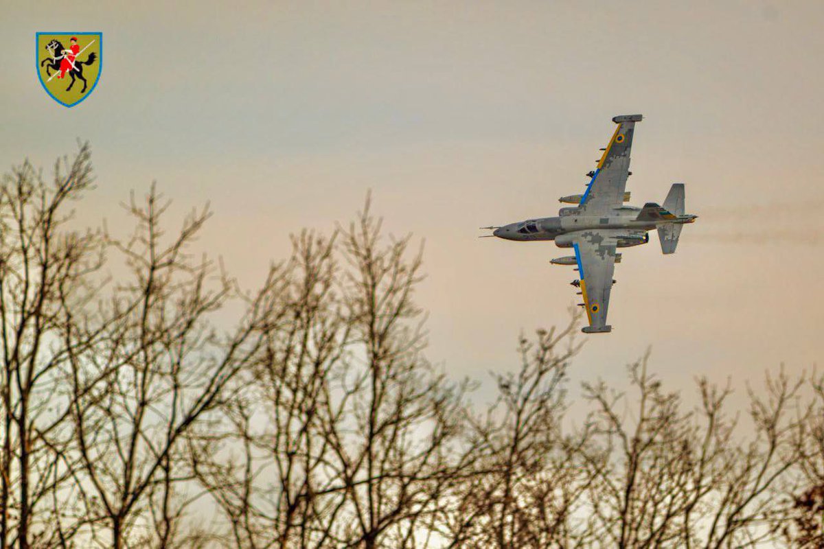 烏軍 Su-25 攻擊機搭載兩枚由法國製造的 AASM-250「錘子」。 @NOELreports