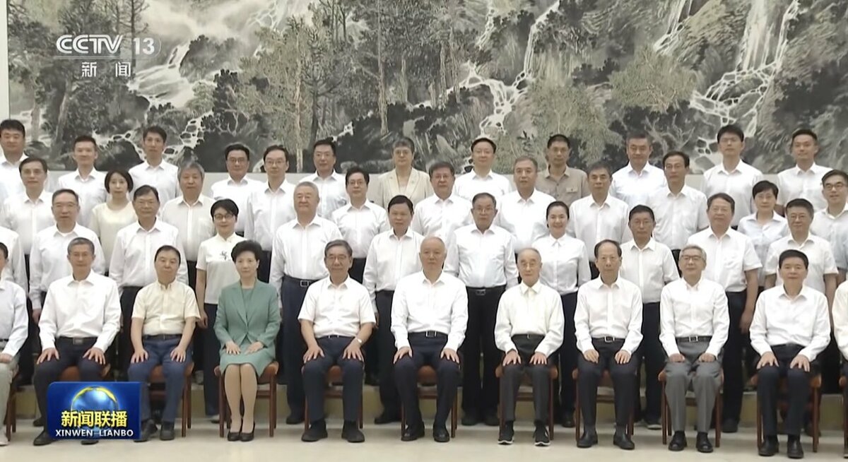 中共北戴河會議登場，蔡奇和各界專家會面。 圖：翻攝自央視