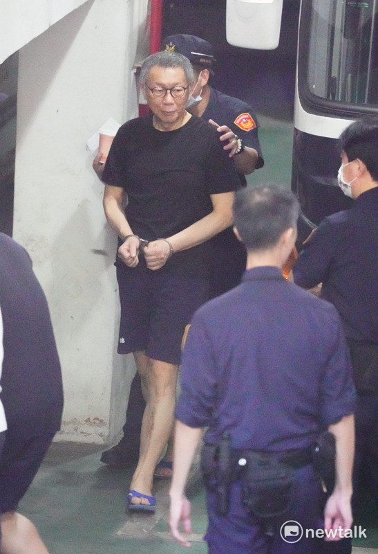 柯文哲親筆便利貼曝光，指示彭振聲加速京華城案，打臉柯文哲稱「不知情」、「沒下指示」的說法。 圖：張良一 / 攝（資料照）