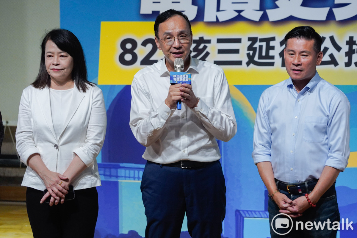 國民黨主席朱立倫在中國國民黨重啟核三公投說明會上，向支持者催票。 圖：張良一/攝