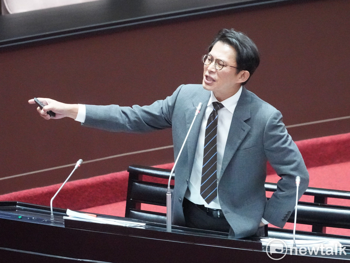 律師黃帝穎痛批，黃國昌修法掩護柯文哲，順便解套詐團，「詐騙集團猖（昌）獗，謝謝民眾黨」。 圖：張良一/攝（資料照）