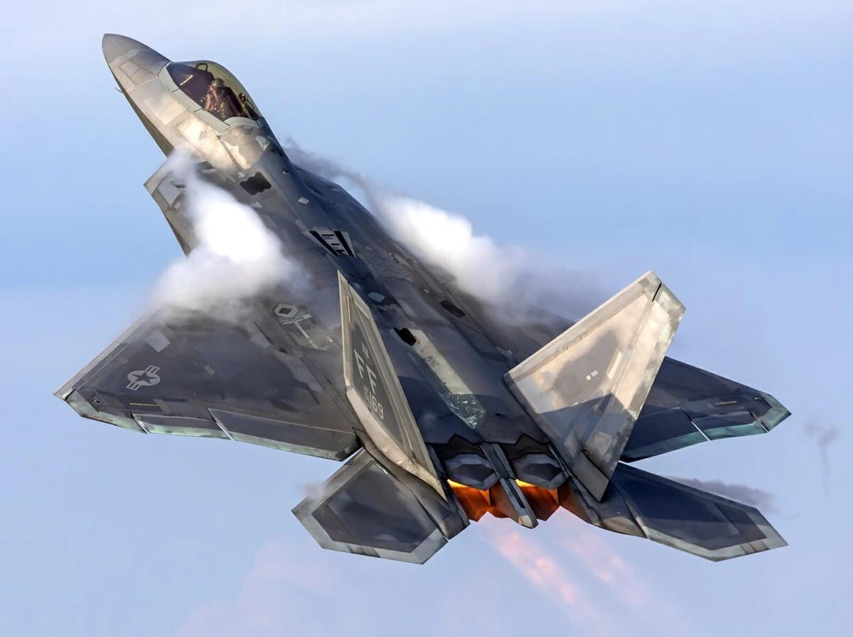 美軍 F-22「猛禽」戰機。 圖：翻攝自騰訊網帳號 @零度Military