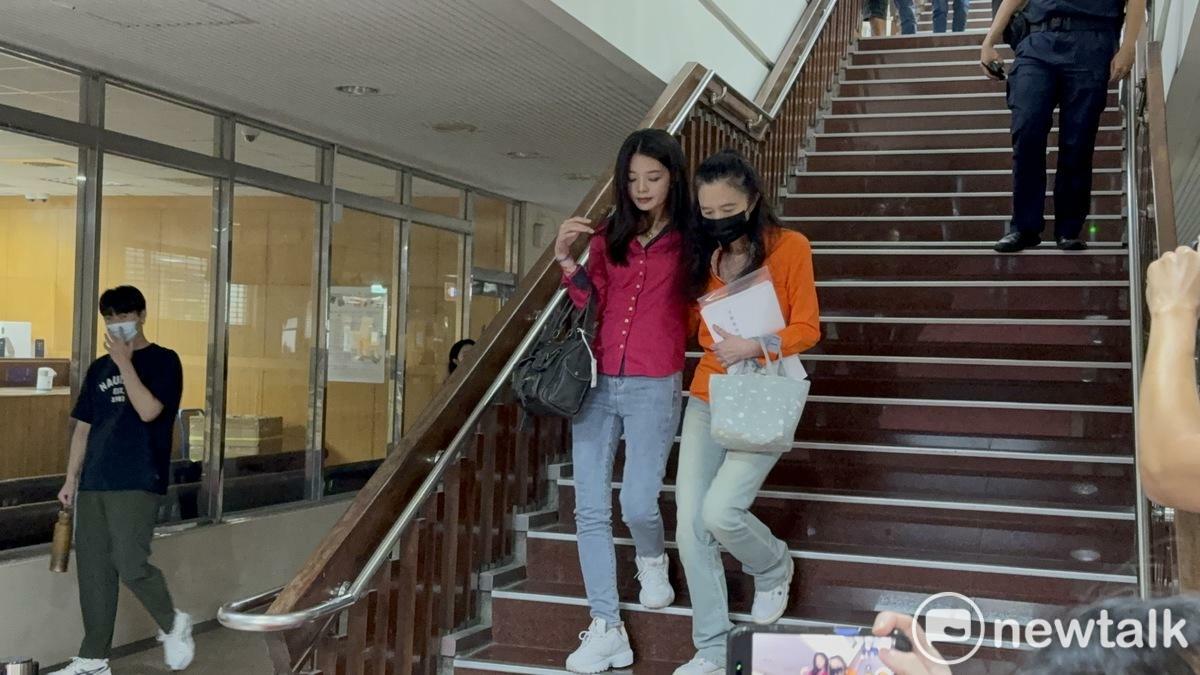 國民黨台北市議員應曉薇（右）、女兒應佳妤（左）。 圖：周煊惠 / 攝（資料照）