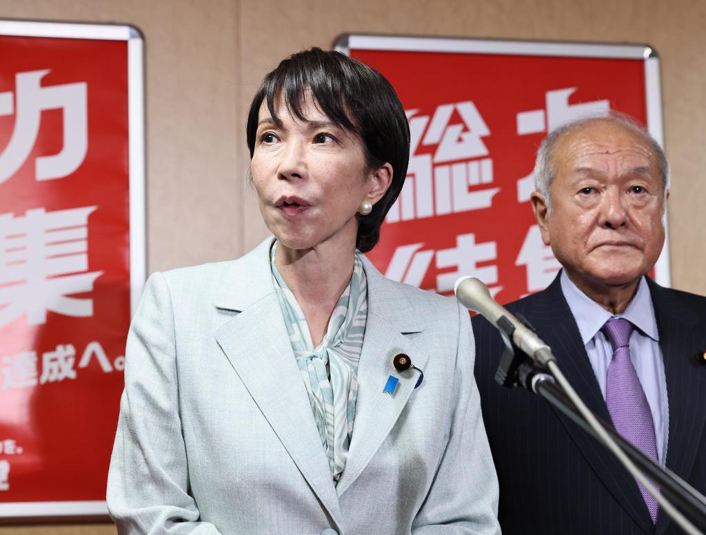 公民黨黨魁齊藤鐵夫(右)表示，不結成聯合政權，就不會在選票上寫下高市早苗的名字。 圖：達志影像／美聯社