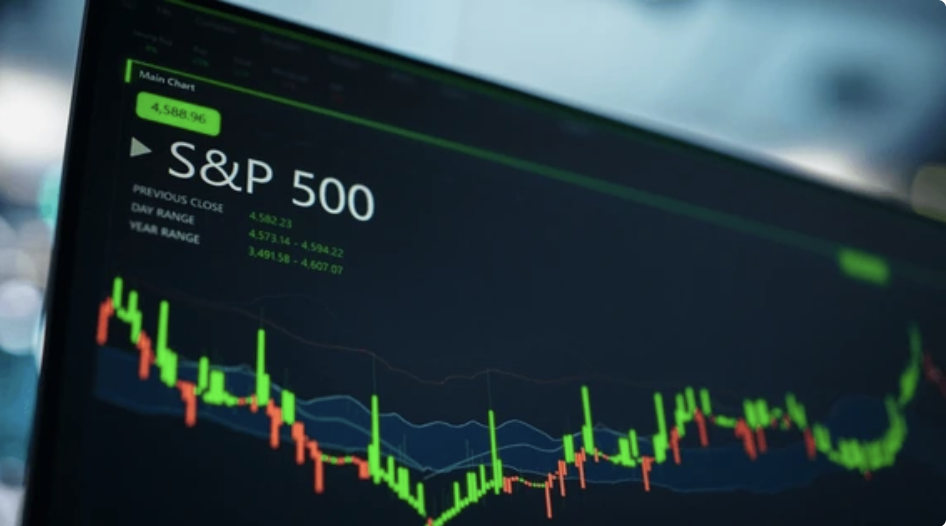 富邦投信繼「富邦 NASDAQ」（00662）後，再推出「富邦美國傘型基金」，子基金除富邦標普500 ETF外，同時增加追蹤 NASDAQ—100 及 S&amp;P 500 指數的基金。 圖：Shutterstock