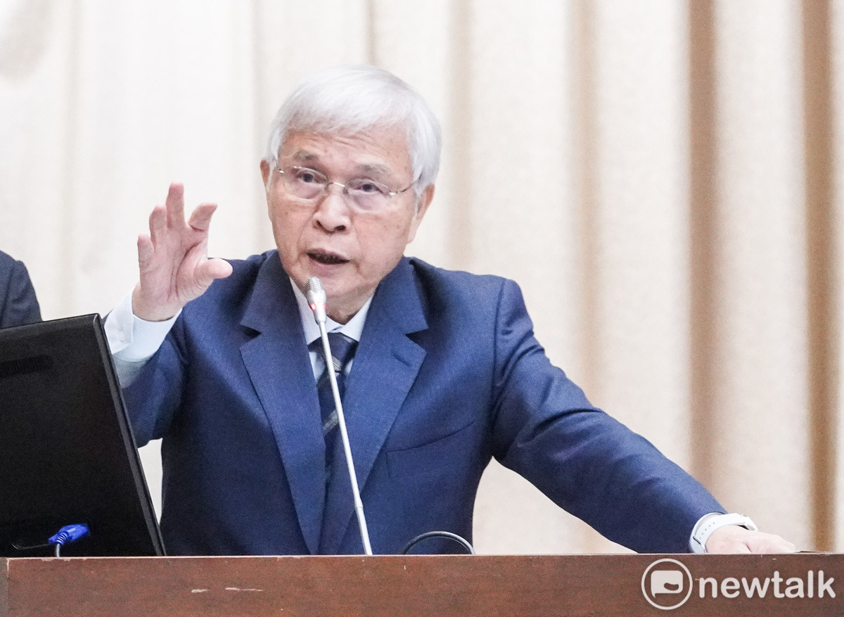 央行總裁楊金龍在立院財委會接質詢。 圖：張良一／攝