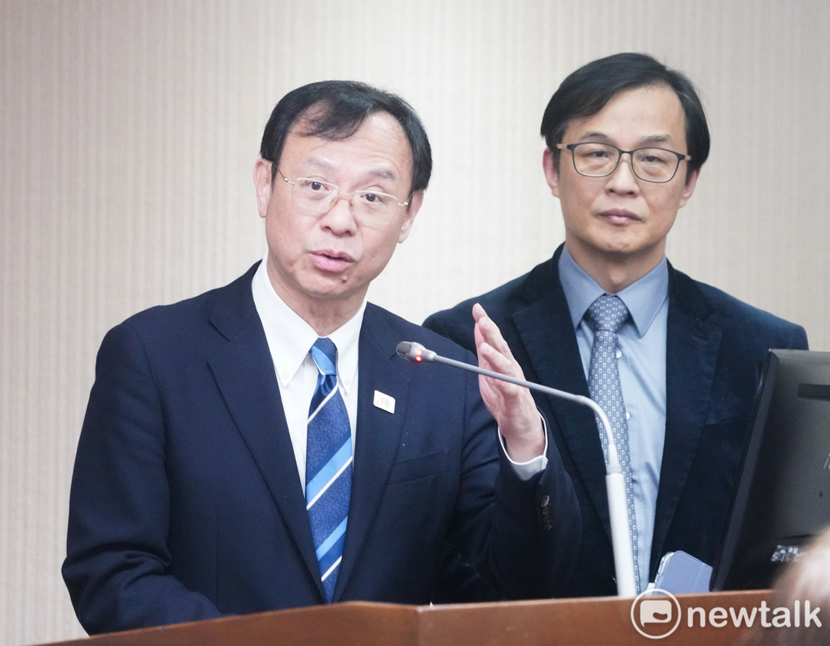 健保補充保費改革方案引發反彈，衛福部長石崇良今（7）日表示，原定明年修法將暫停推動。他解釋，改革構想僅在部內研析，未進入正式法制作業，並非倉促決策或未與金管會溝通。(圖為資料照) 圖：張良一/攝