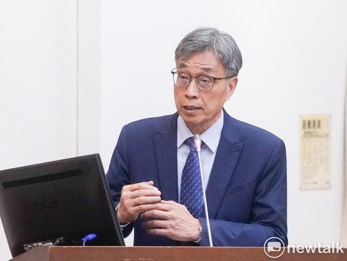 陳駿季宣布廚餘養豬設一年轉型期，承諾推品牌行銷確保豬農收益。 圖：張良一/攝