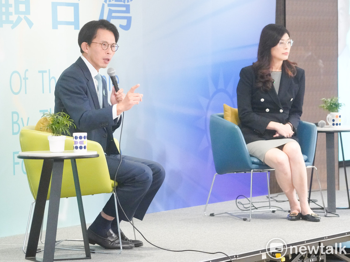 國民黨主席鄭麗文、台灣民眾黨主席黃國昌共同舉行「以行動顧台灣」主席高峰會談。 圖：張良一/攝