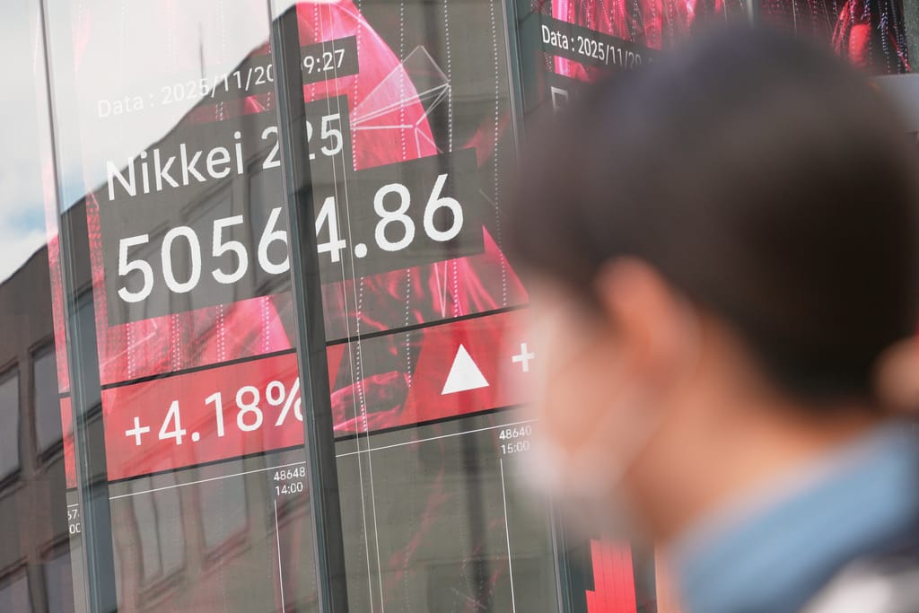 輝達（NVDA）財報的好成績，帶動亞股市場振奮，日經指數今（20）日早盤一度飆漲近2,000點。 圖：達志影像／美聯社