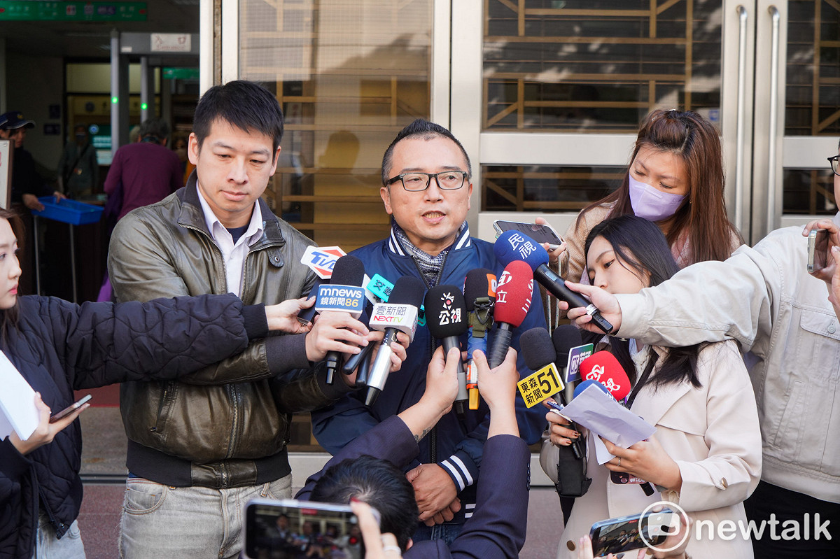 針對新竹市長高虹安被控在立法委員任內涉詐領助理費，高院今宣判高涉貪案無罪，民眾黨祕書長周榆修在高院宣判後回應媒體。 圖：張良一 / 攝（資料照）