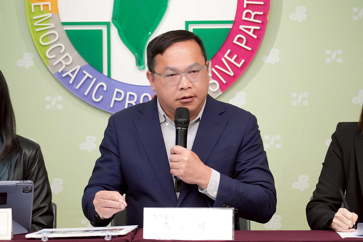 2026 年桃園市長選戰受到各界關注。外界點名包括立委王義川與總統府副祕書長何志偉等人皆被視為可能人選。 圖：民進黨/提供