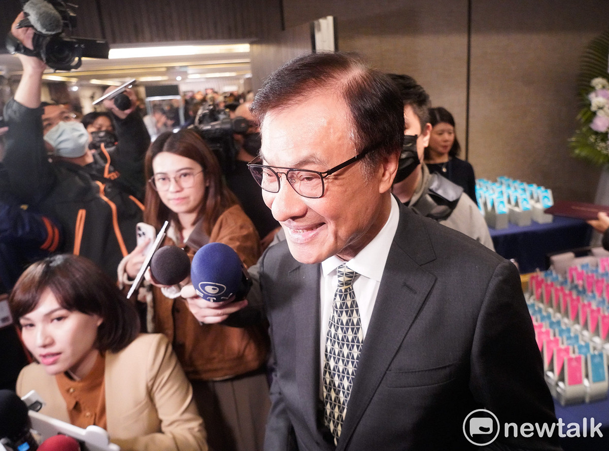新任海基會董事長蘇嘉全出席史丹佛大學胡佛研究所檔案館 × 施明德文化基金會今共同舉辦的「施明德先生專檔 （Shih Ming Te Collection）」 成立茶會暨合作簽署儀式。 圖：張良一/攝