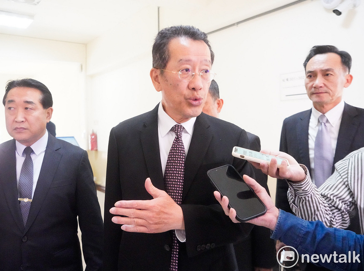 國防部長顧立雄上午到立院國防委員會報告 1.25 兆元國防預算條例後受訪。 圖：張良一／攝