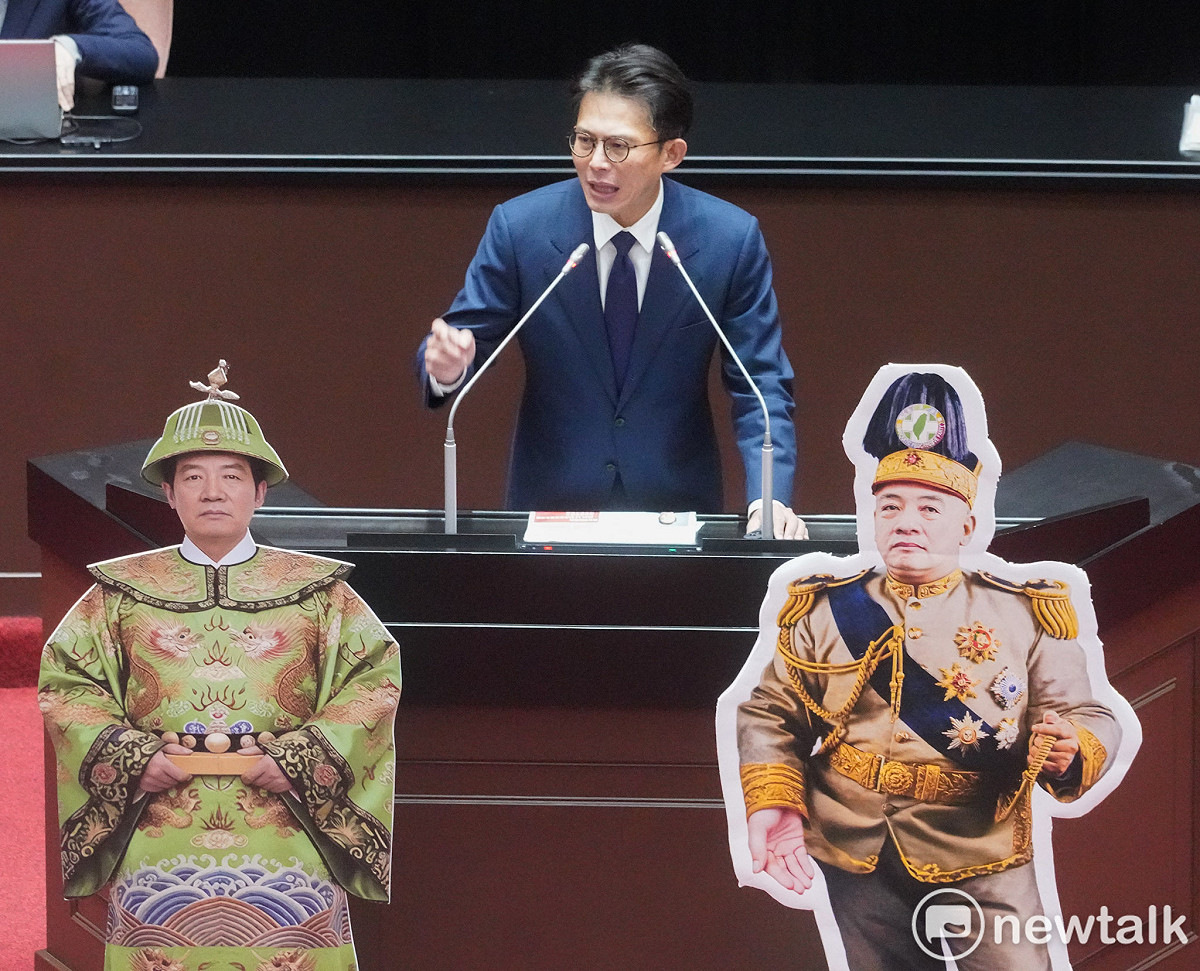 立法院全院委員會今擬邀請被彈劾人總統賴清德列席說明，由於賴總統以「立法院無直接向總統問責之權」為由未列席，藍白立委輪番上台砲轟賴總統。圖為民眾黨總召黃國昌發言。 圖：張良一/攝