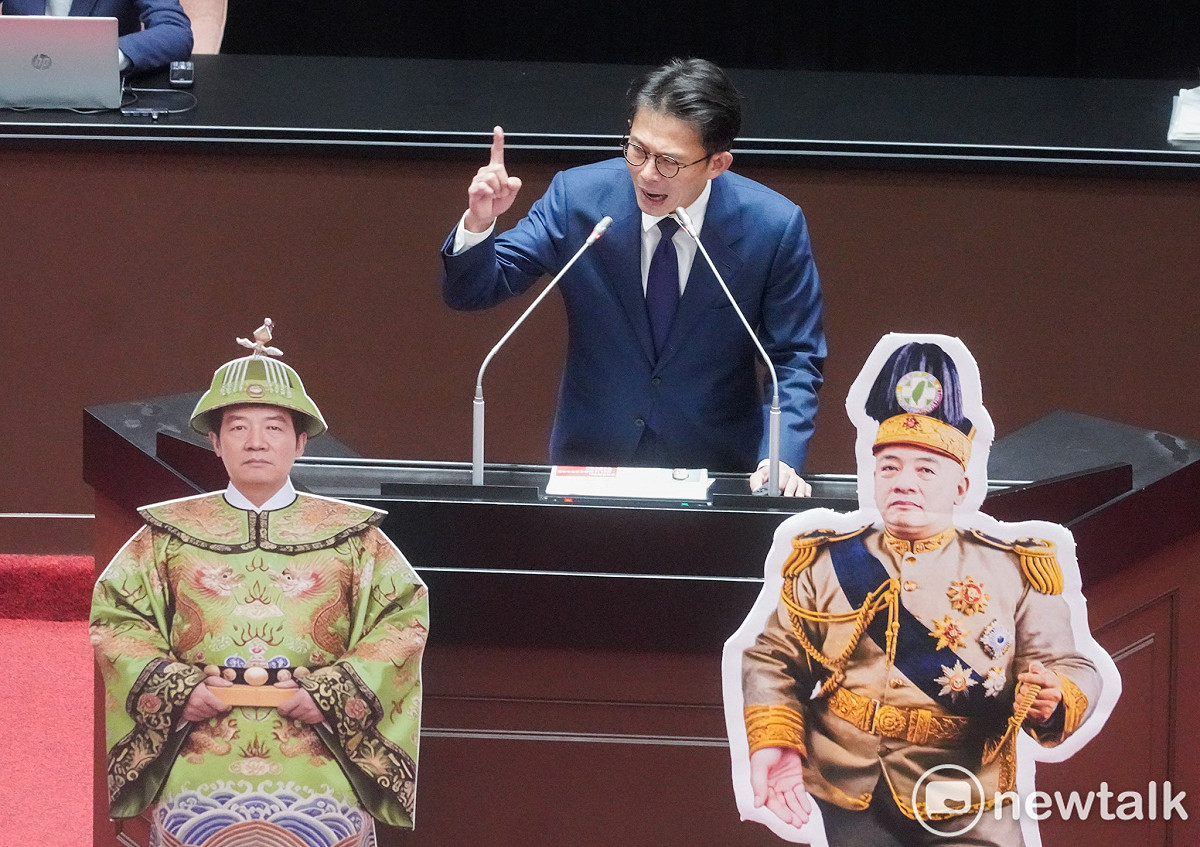 立法院全院委員會今擬邀請被彈劾人總統賴清德列席說明，由於賴總統以「立法院無直接向總統問責之權」為由未列席，藍白立委輪番上台砲轟賴總統。圖為民眾黨總召黃國昌發言。 圖：張良一 / 攝