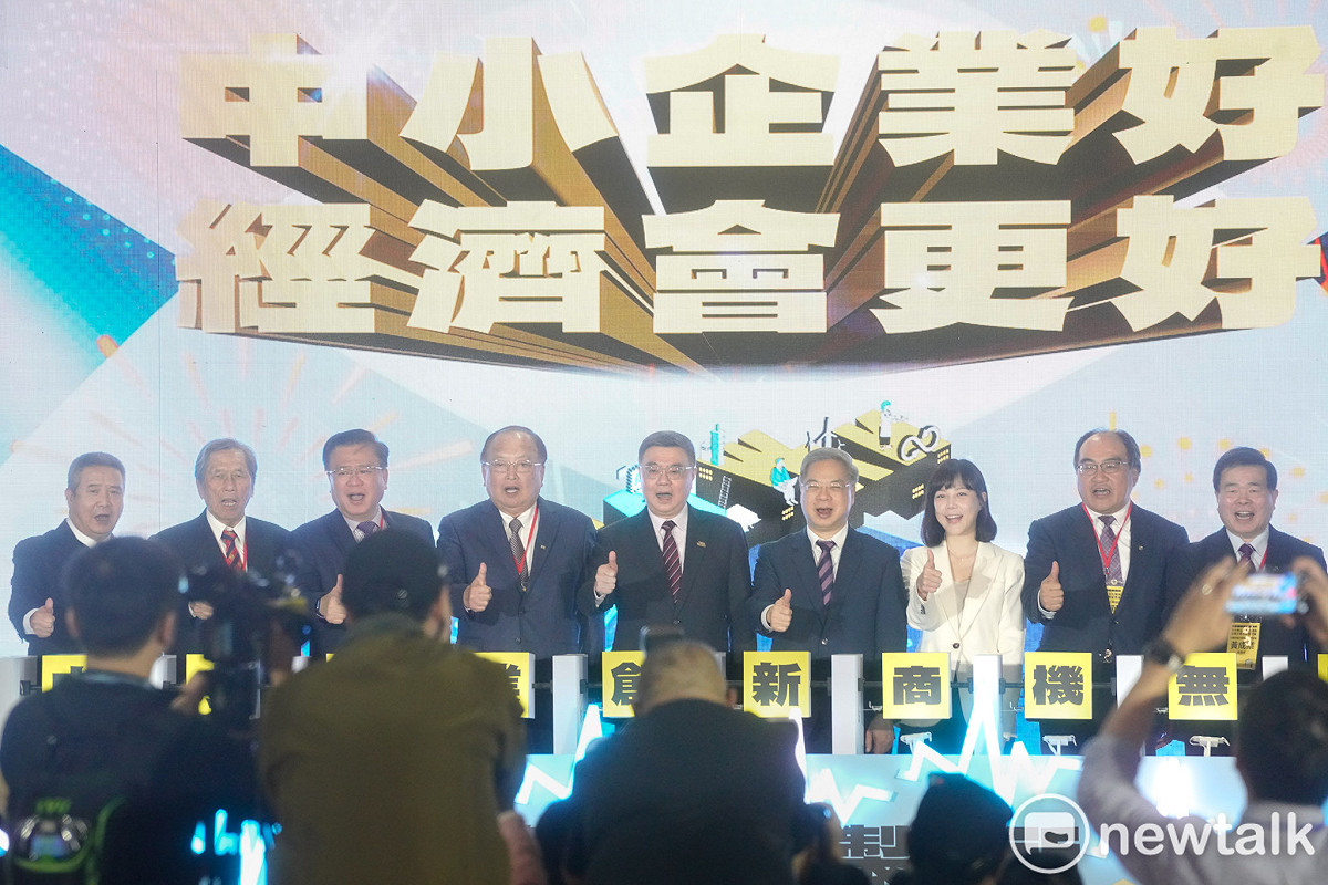 行政院長卓榮泰今（6）日出席「中小微企業多元振興發展計畫成果發表會」開幕典禮。 圖：張良一/攝