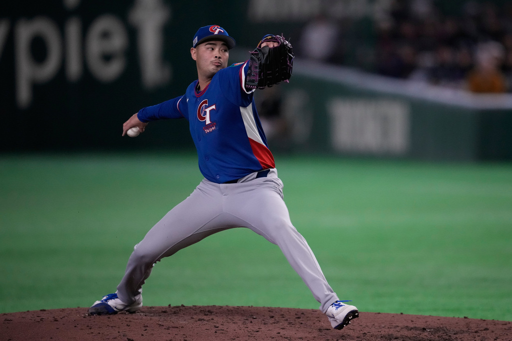 陳柏毓五局下半接替徐若熙投球出現狀況，先是對澳洲打者溫格羅夫丟出一計觸身球上壘，接著被柏金斯擊出右外野兩分砲，中華隊形成 0：2 落後。 圖：達志影像／美聯社