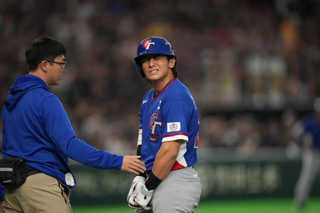 陳傑憲對戰澳洲隊時，遭一顆時速150.6公里的直球擊中，導致左手食指骨裂。 圖：達志影像／美聯社